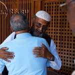 Братское приветствие перед пятничной молитвой во время Рамадана