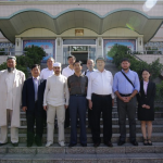 Ректор университета исламских наук Синьцзян-Уйгурского автономного района Абдульгафур (третий справа)