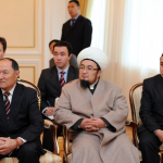 Муфтий Киргизии Чубак ажы Жалилов и сотрудники ДУМ РК на встрече с Президентом