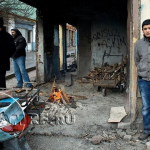 Квартал Сулукуле: жители жгут костры среди разрухи, чтобы согреться. В домах давно уже нет отопления