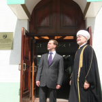 15 июля 2009 года Встреча состоялась в Московской соборной мечети. Президент осмотрел действующую часть мечети и площадку строительства нового комплекса.