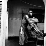Мусульманин-дайвер Иса Блэк из Малави совершает подводный намаз