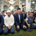 Президент Республики Дагестан принял участие в праздничном намазе по случаю Ураза-байрама